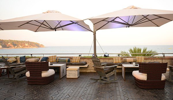 Vistas panorámicas y ambiente sofisticado para reservar espacios privados en Àtics Restaurant