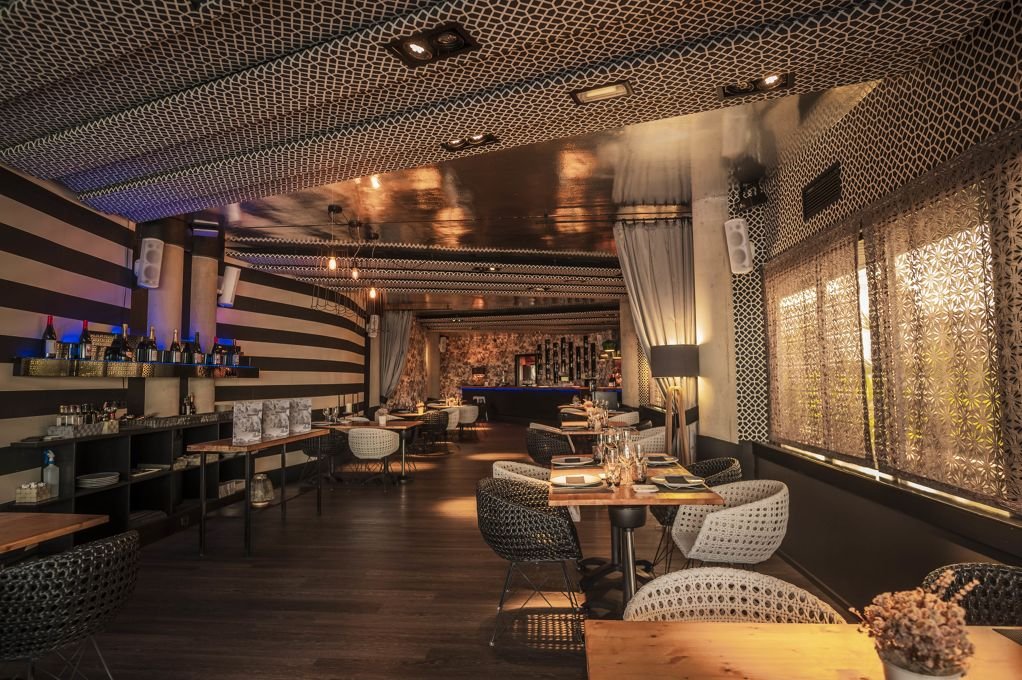 Interior del restaurante en la Galería de Atics Restaurant Lloret de Mar